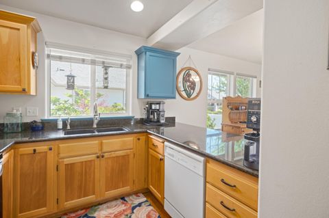 Single Family Residence in Grants Pass OR 914 Schaefers Lane 11.jpg