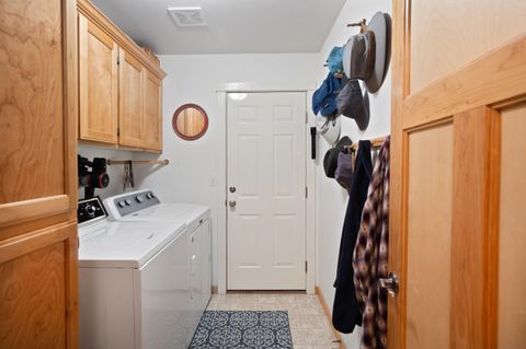 Single Family Residence in Grants Pass OR 914 Schaefers Lane 14.jpg