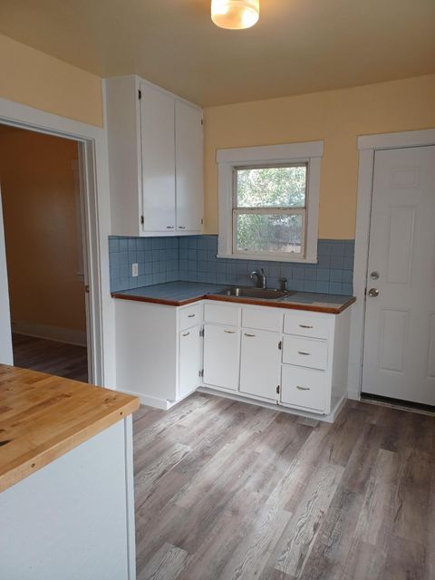 Multi Family in Klamath Falls OR 356 Division Street 14.jpg