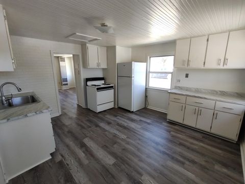 Multi Family in Klamath Falls OR 356 Division Street 2.jpg