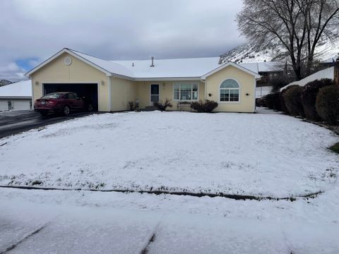 Single Family Residence in Klamath Falls OR 867 Rosemont Court.jpg