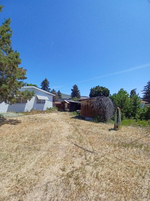 Multi Family in Klamath Falls OR 1724 Crest Street.jpg