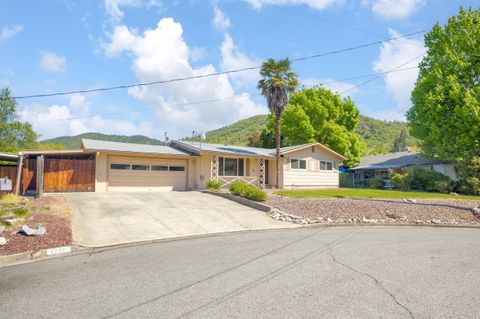 Single Family Residence in Grants Pass OR 1220 NE Duane Drive.jpg