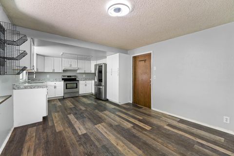 Single Family Residence in Grants Pass OR 962 E Jones Creek Road 6.jpg