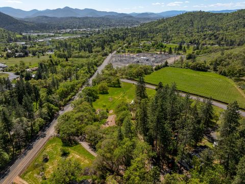 Single Family Residence in Grants Pass OR 962 E Jones Creek Road 30.jpg