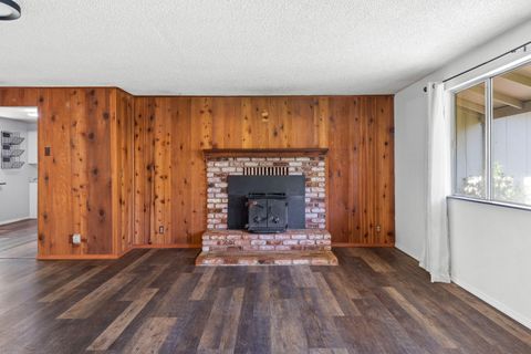 Single Family Residence in Grants Pass OR 962 E Jones Creek Road 4.jpg