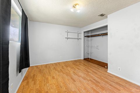 Single Family Residence in Grants Pass OR 962 E Jones Creek Road 12.jpg