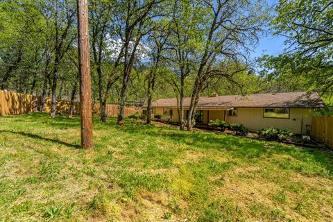 Single Family Residence in Grants Pass OR 962 E Jones Creek Road 15.jpg