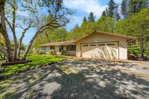 Single Family Residence in Grants Pass OR 962 E Jones Creek Road.jpg