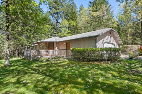 Single Family Residence in Grants Pass OR 3999 Cloverlawn Drive.jpg