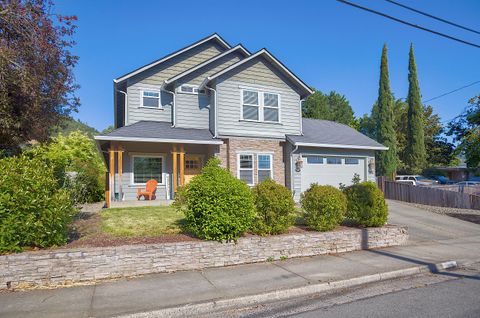 Single Family Residence in Grants Pass OR 965 NE 10th Street.jpg