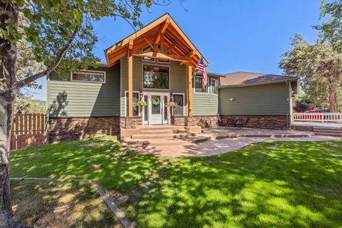 Single Family Residence in Klamath Falls OR 1210 Wild Plum Drive.jpg