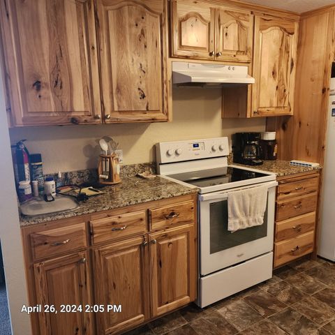 Mobile Home in Grants Pass OR 882 Roguelea Lane 2.jpg