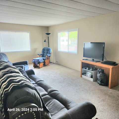 Mobile Home in Grants Pass OR 882 Roguelea Lane 14.jpg