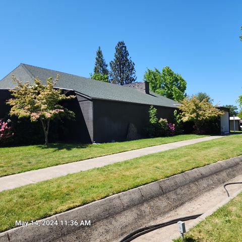 Mobile Home in Grants Pass OR 882 Roguelea Lane 24.jpg