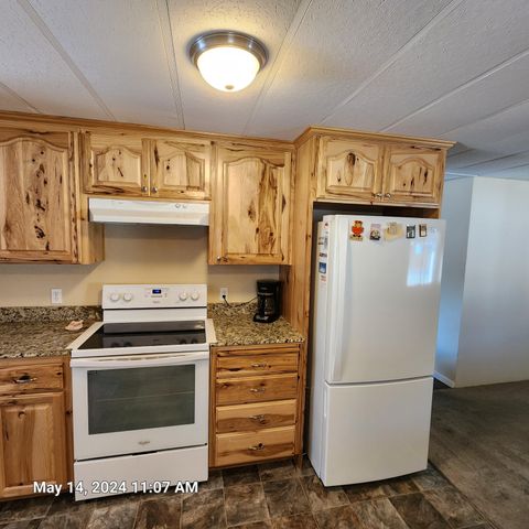 Mobile Home in Grants Pass OR 882 Roguelea Lane 3.jpg