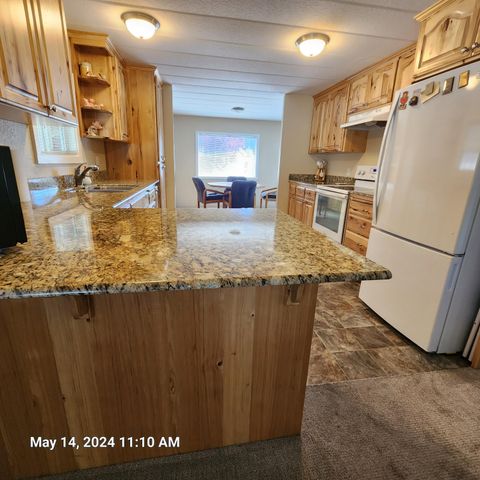 Mobile Home in Grants Pass OR 882 Roguelea Lane 1.jpg