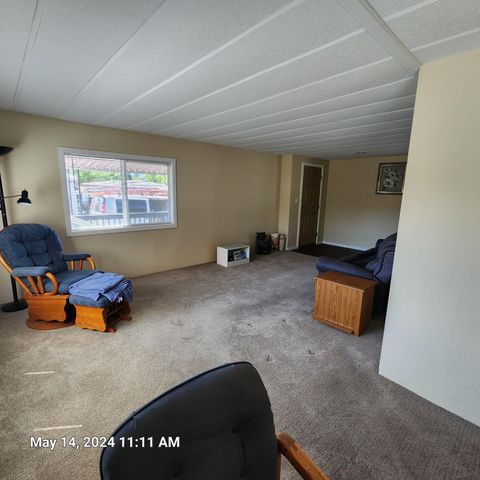 Mobile Home in Grants Pass OR 882 Roguelea Lane 16.jpg