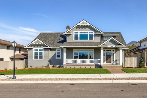 Single Family Residence in Medford OR 4137 Shamrock Drive.jpg