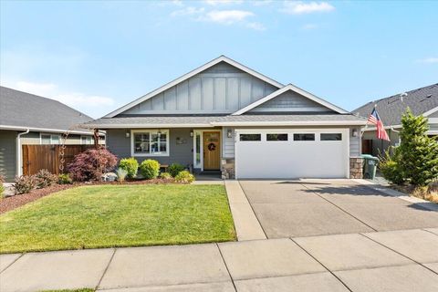 Single Family Residence in Grants Pass OR 2818 Esther Lane.jpg