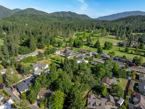  in Grants Pass OR 270 Morris Lane.jpg