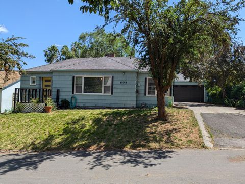 Single Family Residence in Klamath Falls OR 608 Roseway Drive.jpg