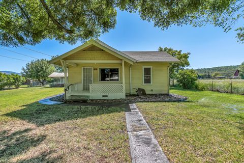 Single Family Residence in Eagle Point OR 144 Reese Creek Road.jpg