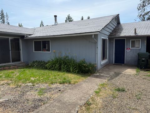 Single Family Residence in Eagle Point OR 9260 Butte Falls Highway.jpg