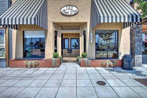  in Central Point OR 123 E Pine Street.jpg