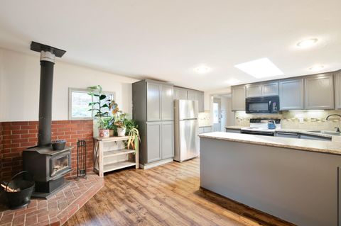 Single Family Residence in Gold Hill OR 1121 Sardine Creek Road 5.jpg
