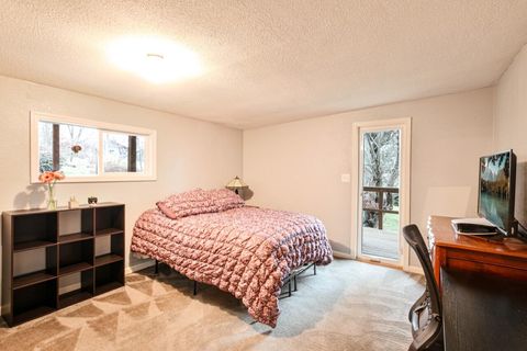 Single Family Residence in Gold Hill OR 1121 Sardine Creek Road 11.jpg