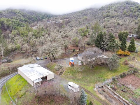 Single Family Residence in Gold Hill OR 1121 Sardine Creek Road 27.jpg