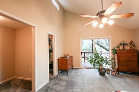 Single Family Residence in Gold Hill OR 1121 Sardine Creek Road 9.jpg