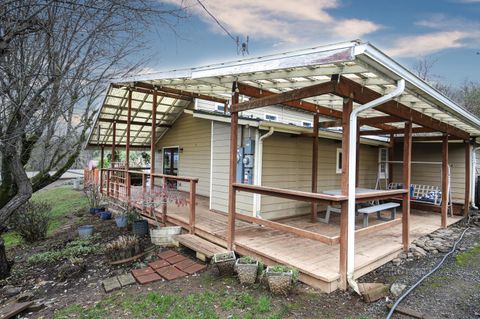 Single Family Residence in Gold Hill OR 1121 Sardine Creek Road 1.jpg