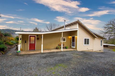 Single Family Residence in Gold Hill OR 1121 Sardine Creek Road.jpg
