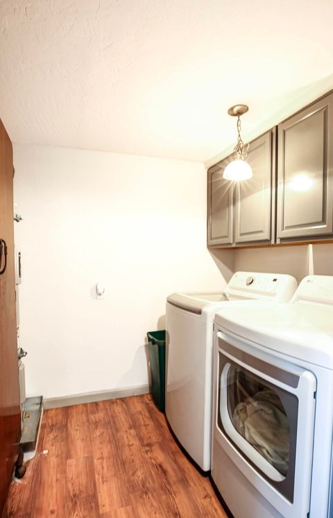 Single Family Residence in Gold Hill OR 1121 Sardine Creek Road 14.jpg