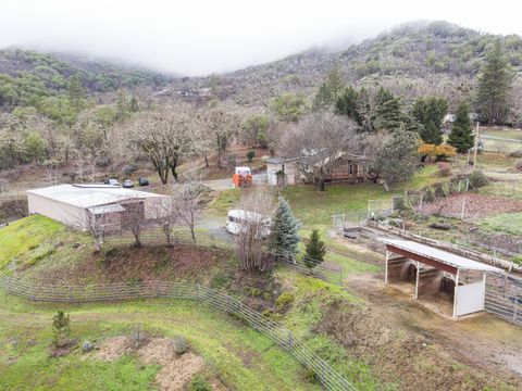 Single Family Residence in Gold Hill OR 1121 Sardine Creek Road 25.jpg