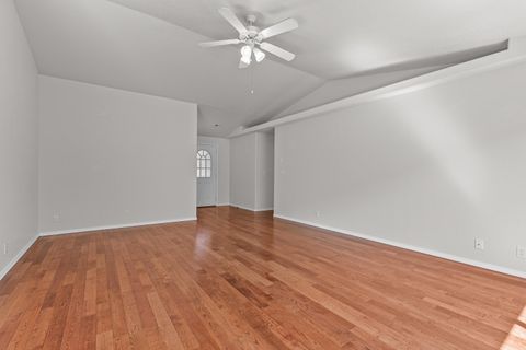 Single Family Residence in Grants Pass OR 1781 SE Brookhurst Way 2.jpg