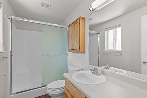 Single Family Residence in Grants Pass OR 1781 SE Brookhurst Way 15.jpg