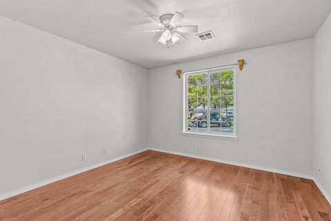 Single Family Residence in Grants Pass OR 1781 SE Brookhurst Way 10.jpg