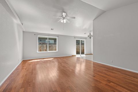 Single Family Residence in Grants Pass OR 1781 SE Brookhurst Way 3.jpg