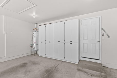 Single Family Residence in Grants Pass OR 1781 SE Brookhurst Way 16.jpg