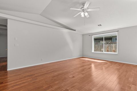 Single Family Residence in Grants Pass OR 1781 SE Brookhurst Way 8.jpg