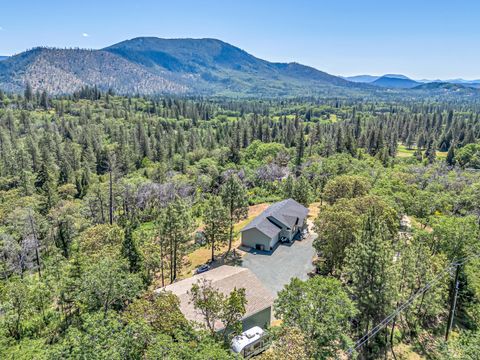 Single Family Residence in Grants Pass OR 920 Templin Avenue.jpg