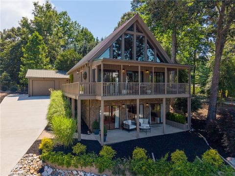 Cabin in Seneca SC 131 Briar Court.jpg