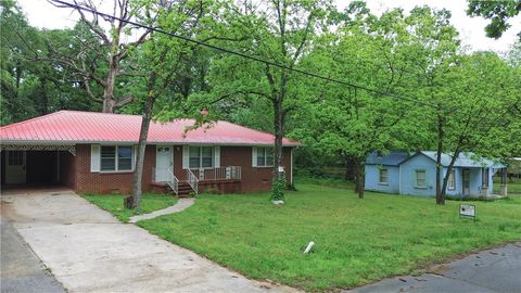 Single Family Residence in Iva SC 115 and 117 Simpson Street.jpg