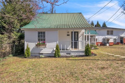 Single Family Residence in Inman SC 60 N Humphrey Street.jpg