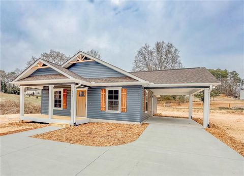 Single Family Residence in Walhalla SC 433 Forest Acres Circle.jpg