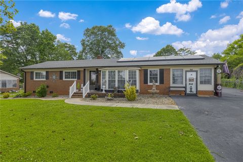 Single Family Residence in Boiling Springs SC 208 Kenneth Drive.jpg