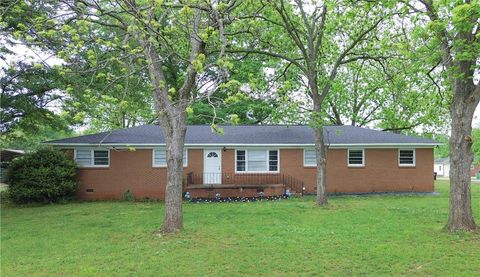 Single Family Residence in Anderson SC 415 Chauga Drive.jpg